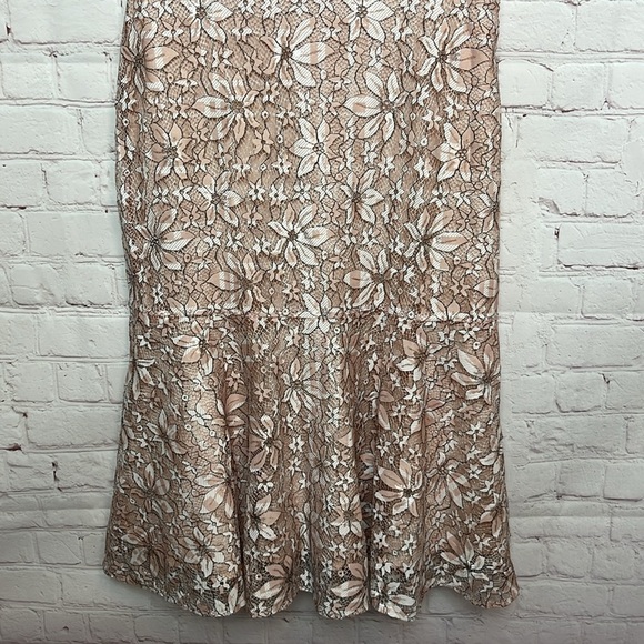 Aizhe Floral Lace Dress - Picture 3 of 13